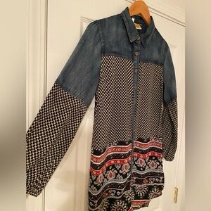 Women’s lightweight long sleeve button down blue jean print top size medium